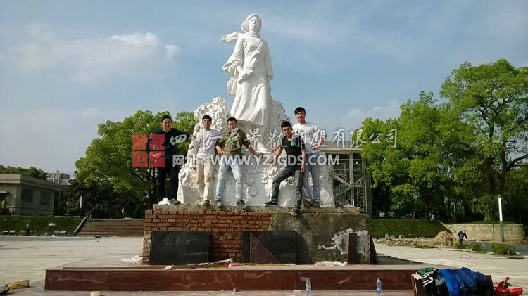 自貢江姐中學(xué)江姐雕塑像